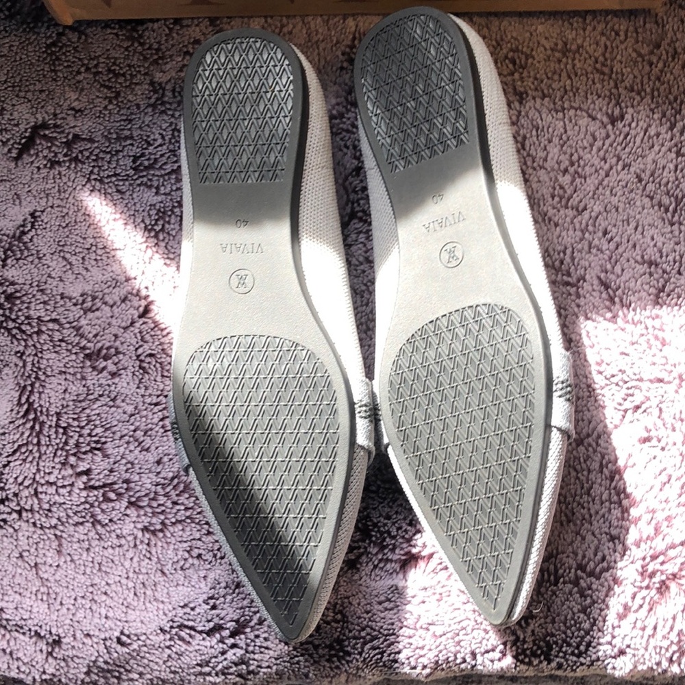Vivaia Women's Elegant Gray Flats with Bow Detail - Picture 4 of 4